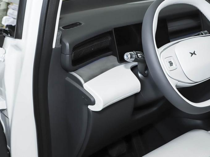 शुद्ध नई ऊर्जा ODM इलेक्ट्रिक वाहन Xpeng X9 बड़े अंतरिक्ष मॉडल एमपीवी ईवी नई कार 5