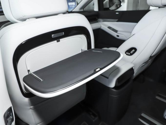 शुद्ध नई ऊर्जा ODM इलेक्ट्रिक वाहन Xpeng X9 बड़े अंतरिक्ष मॉडल एमपीवी ईवी नई कार 10