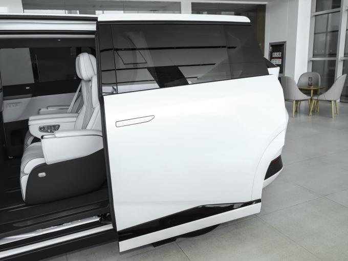 शुद्ध नई ऊर्जा ODM इलेक्ट्रिक वाहन Xpeng X9 बड़े अंतरिक्ष मॉडल एमपीवी ईवी नई कार 9